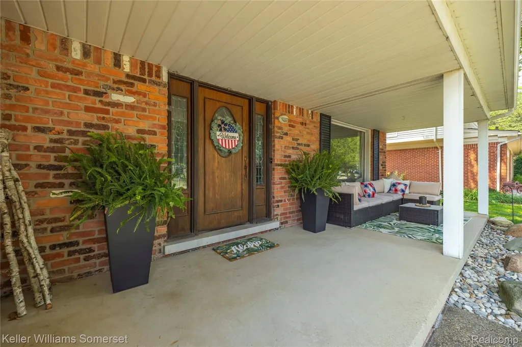 5795 Limestone Drive Troy City MI 48085