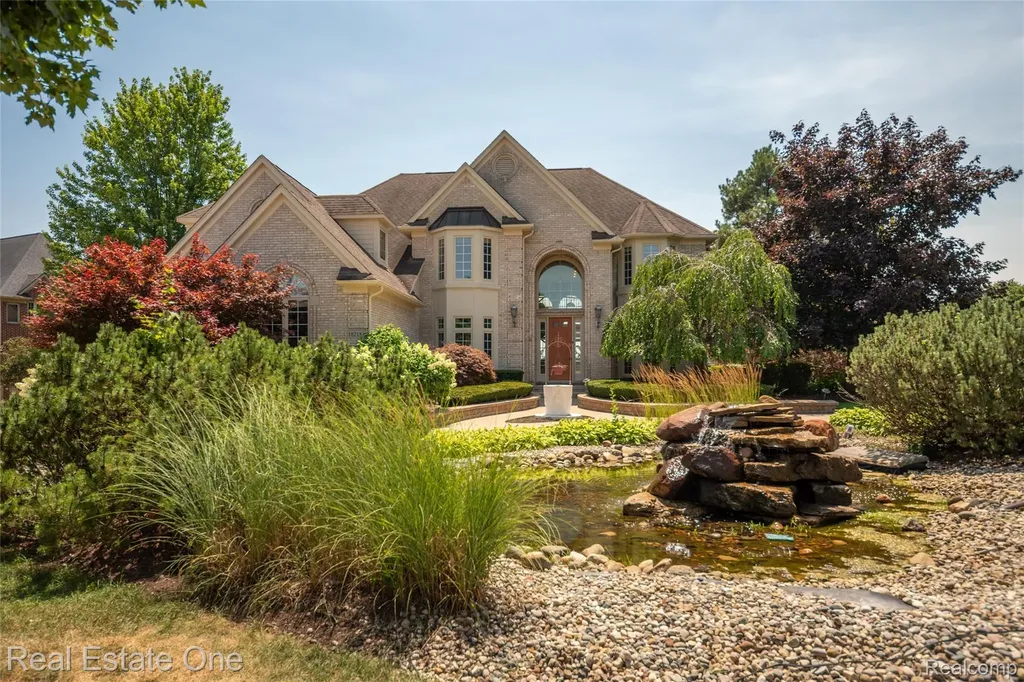 18218 Clairmont Circle E Northville Township MI 48168