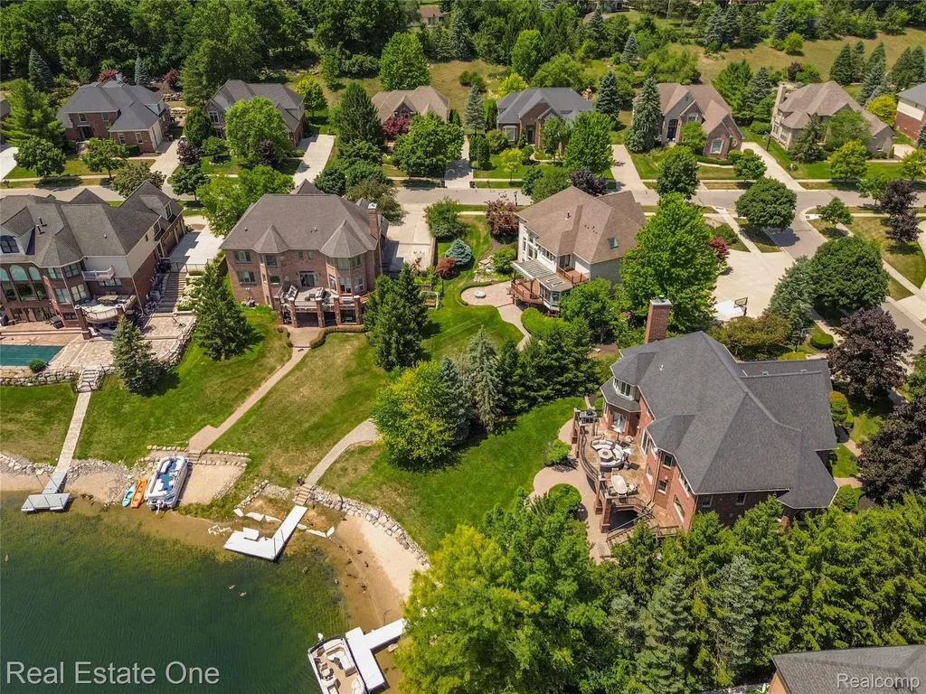 18218 Clairmont Circle E Northville Township MI 48168