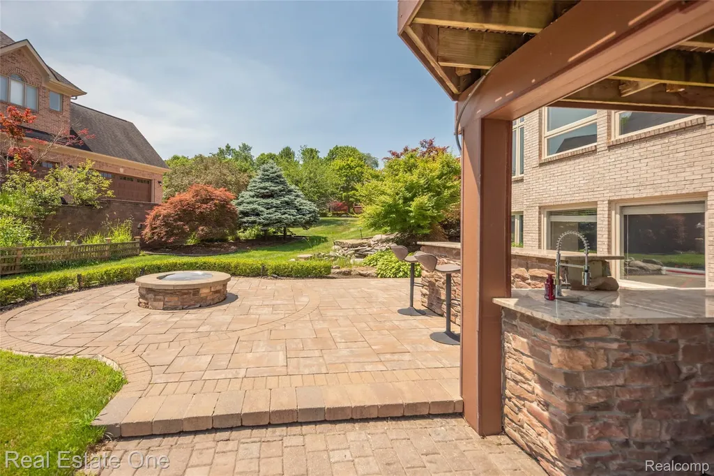 18218 Clairmont Circle E Northville Township MI 48168