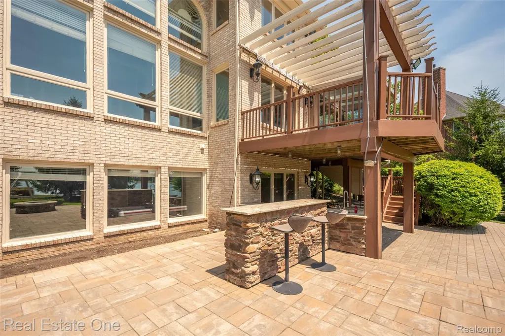 18218 Clairmont Circle E Northville Township MI 48168
