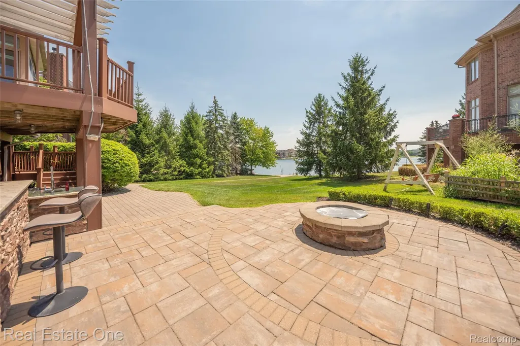 18218 Clairmont Circle E Northville Township MI 48168