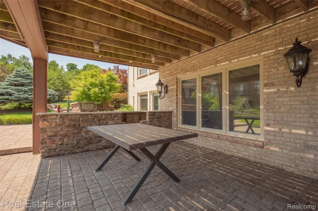 18218 Clairmont Circle E Northville Township MI 48168