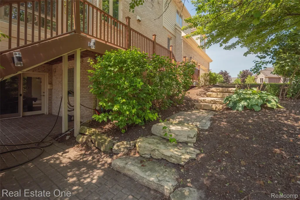 18218 Clairmont Circle E Northville Township MI 48168