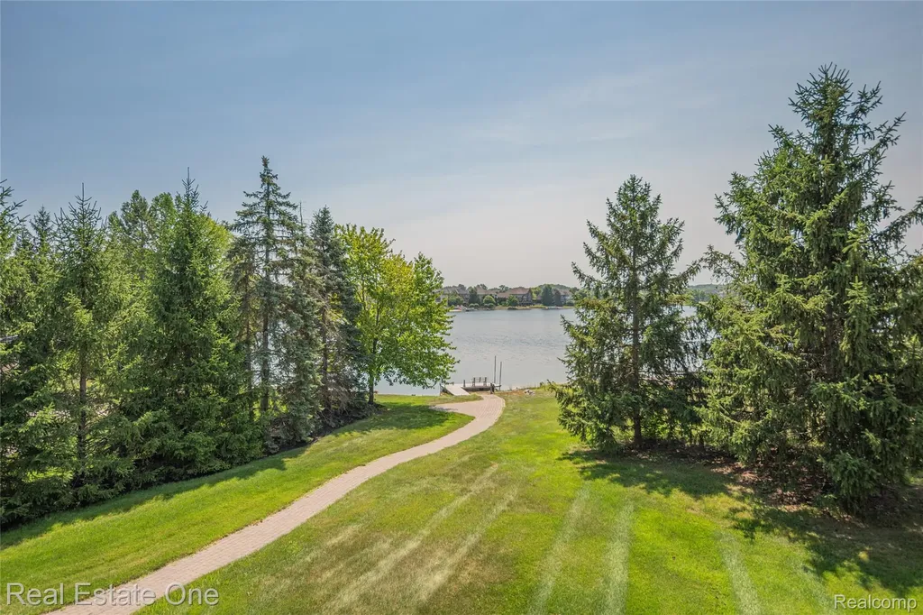 18218 Clairmont Circle E Northville Township MI 48168