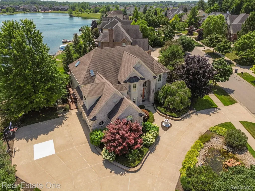 18218 Clairmont Circle E Northville Township MI 48168