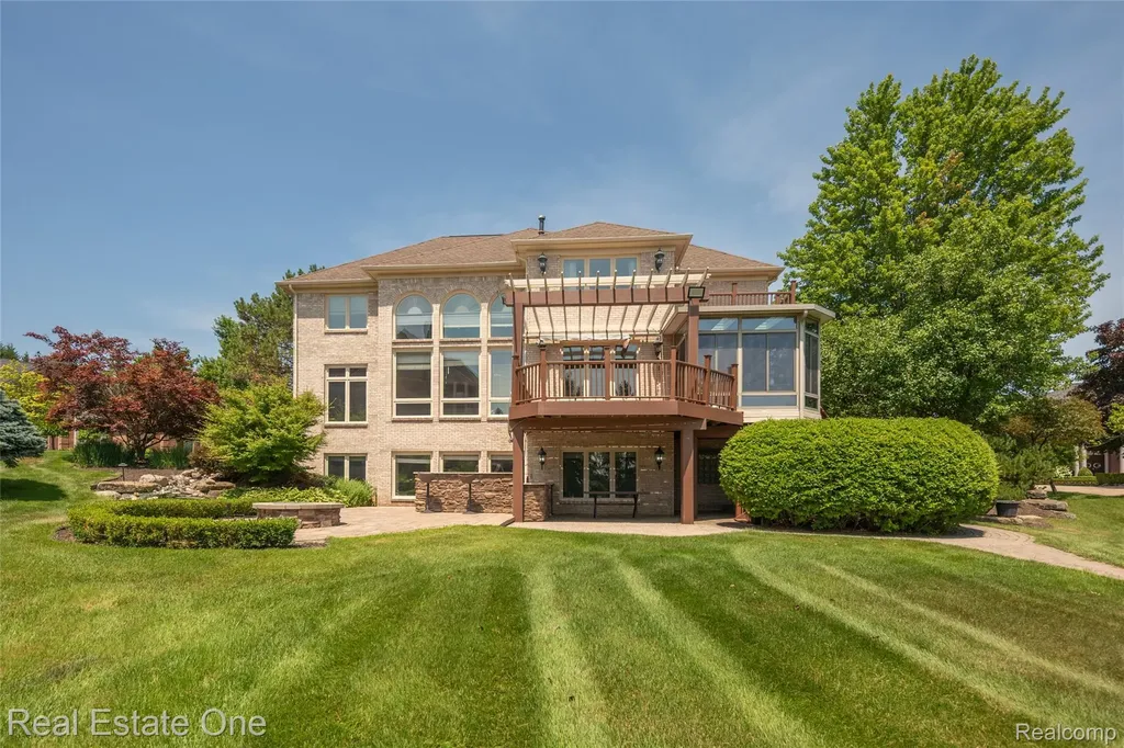 18218 Clairmont Circle E Northville Township MI 48168