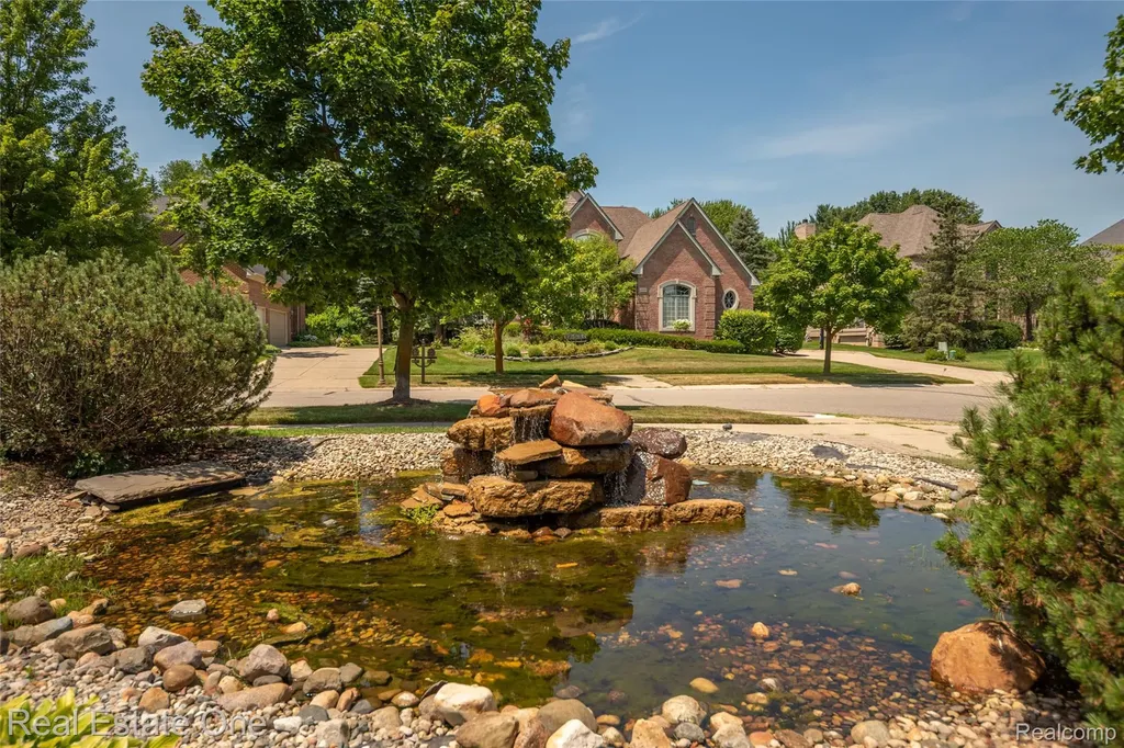 18218 Clairmont Circle E Northville Township MI 48168