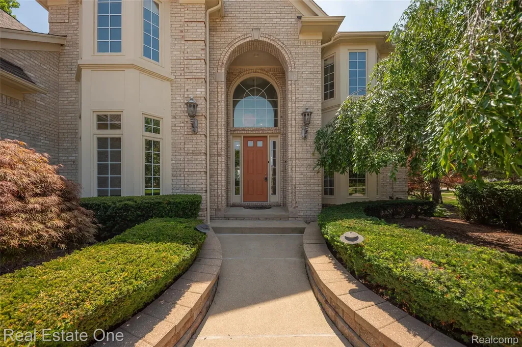 18218 Clairmont Circle E Northville Township MI 48168