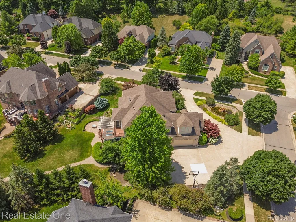 18218 Clairmont Circle E Northville Township MI 48168