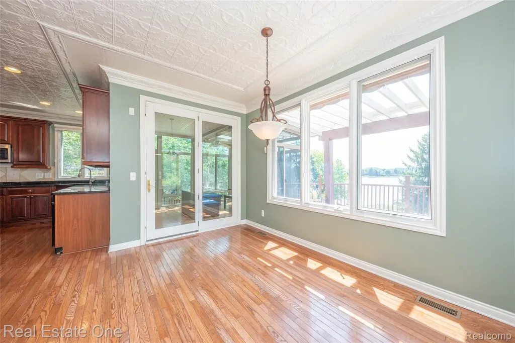 18218 Clairmont Circle E Northville Township MI 48168