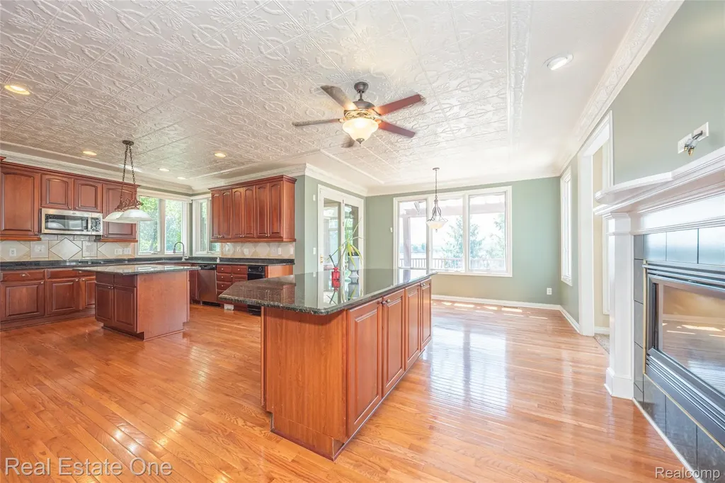 18218 Clairmont Circle E Northville Township MI 48168