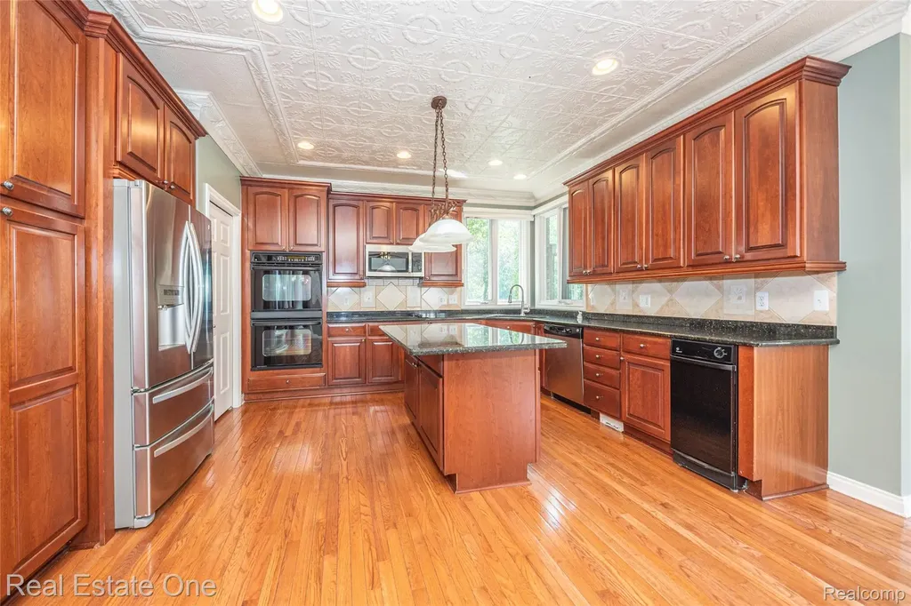 18218 Clairmont Circle E Northville Township MI 48168