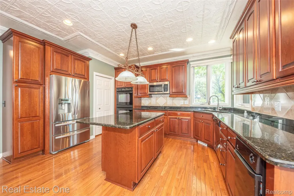 18218 Clairmont Circle E Northville Township MI 48168