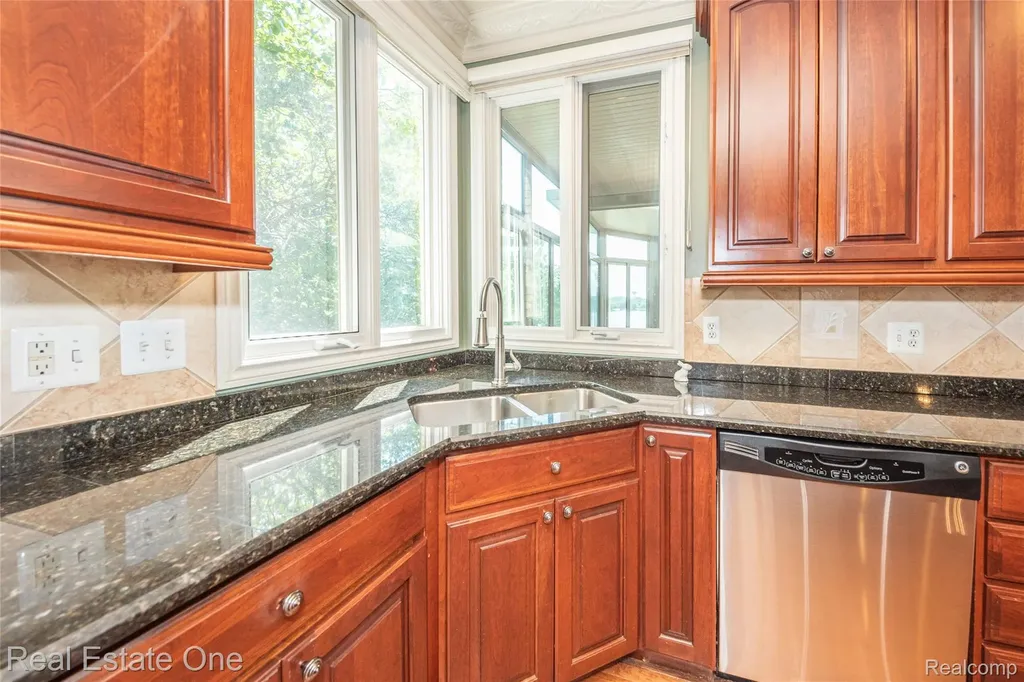 18218 Clairmont Circle E Northville Township MI 48168