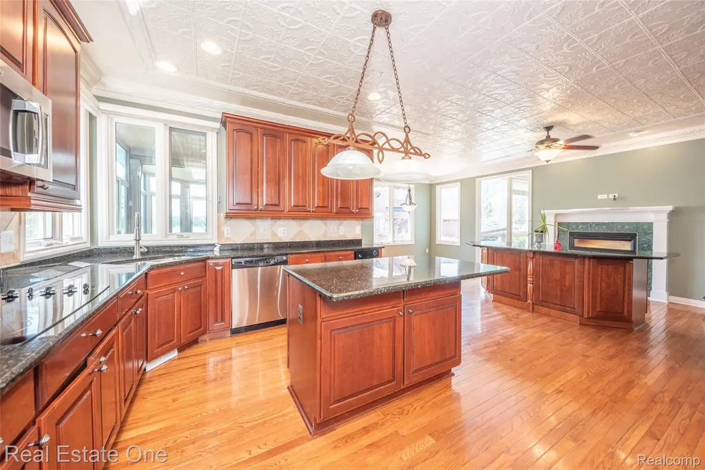 18218 Clairmont Circle E Northville Township MI 48168