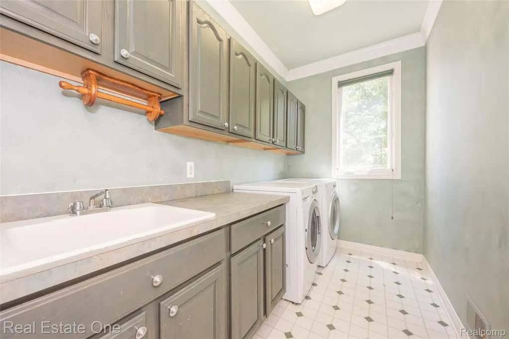 18218 Clairmont Circle E Northville Township MI 48168