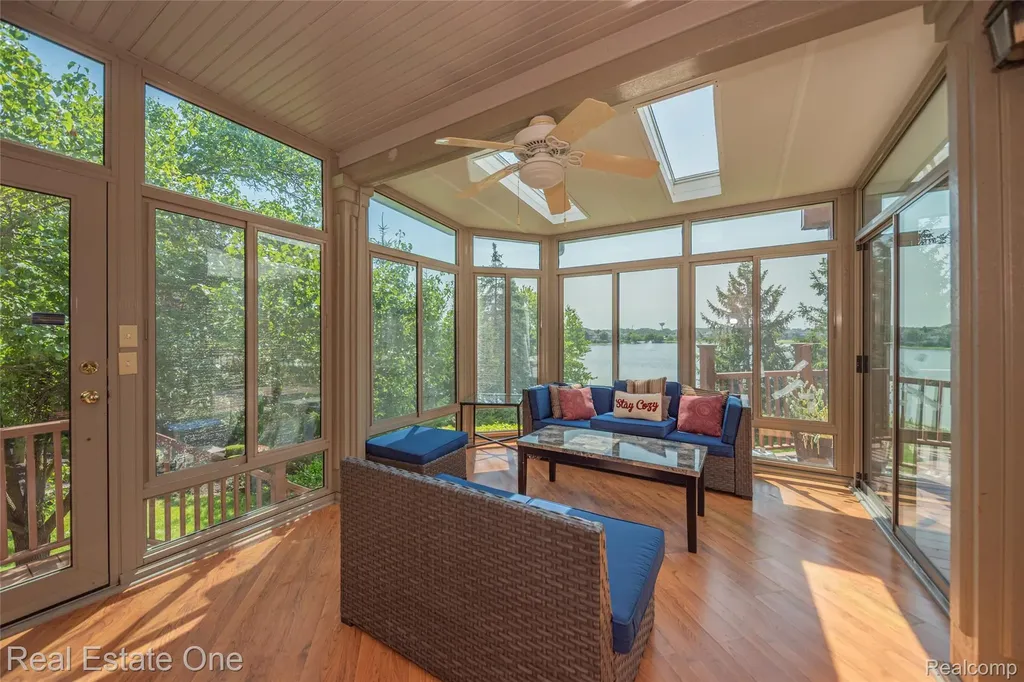 18218 Clairmont Circle E Northville Township MI 48168