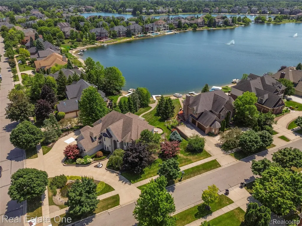 18218 Clairmont Circle E Northville Township MI 48168