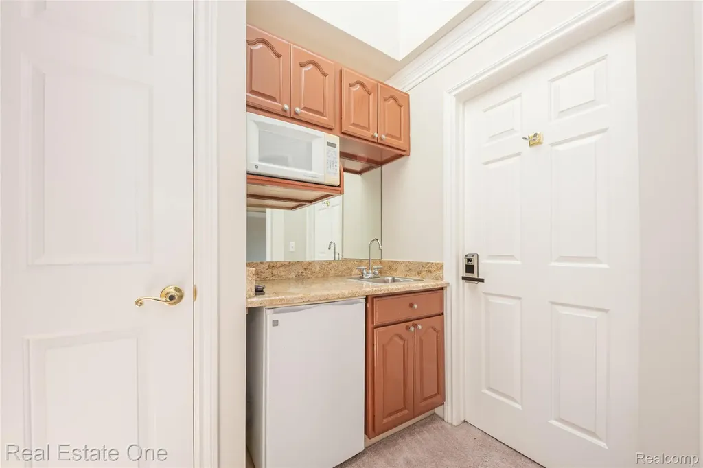 18218 Clairmont Circle E Northville Township MI 48168