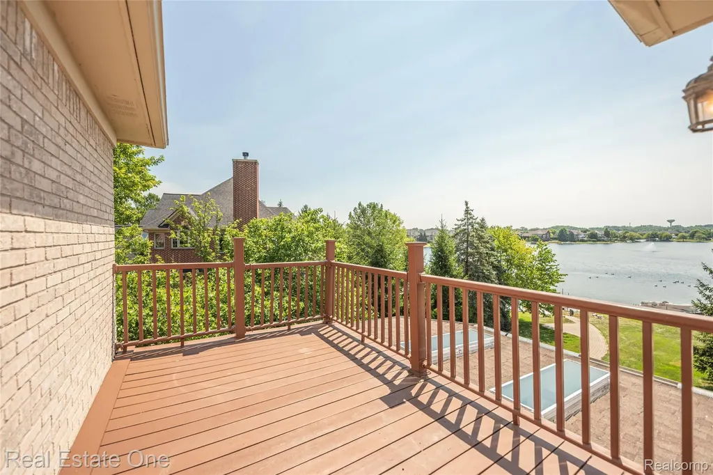 18218 Clairmont Circle E Northville Township MI 48168
