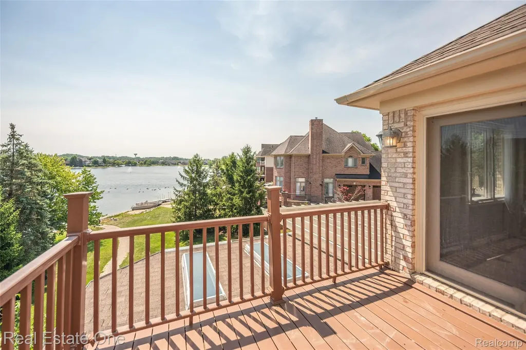 18218 Clairmont Circle E Northville Township MI 48168