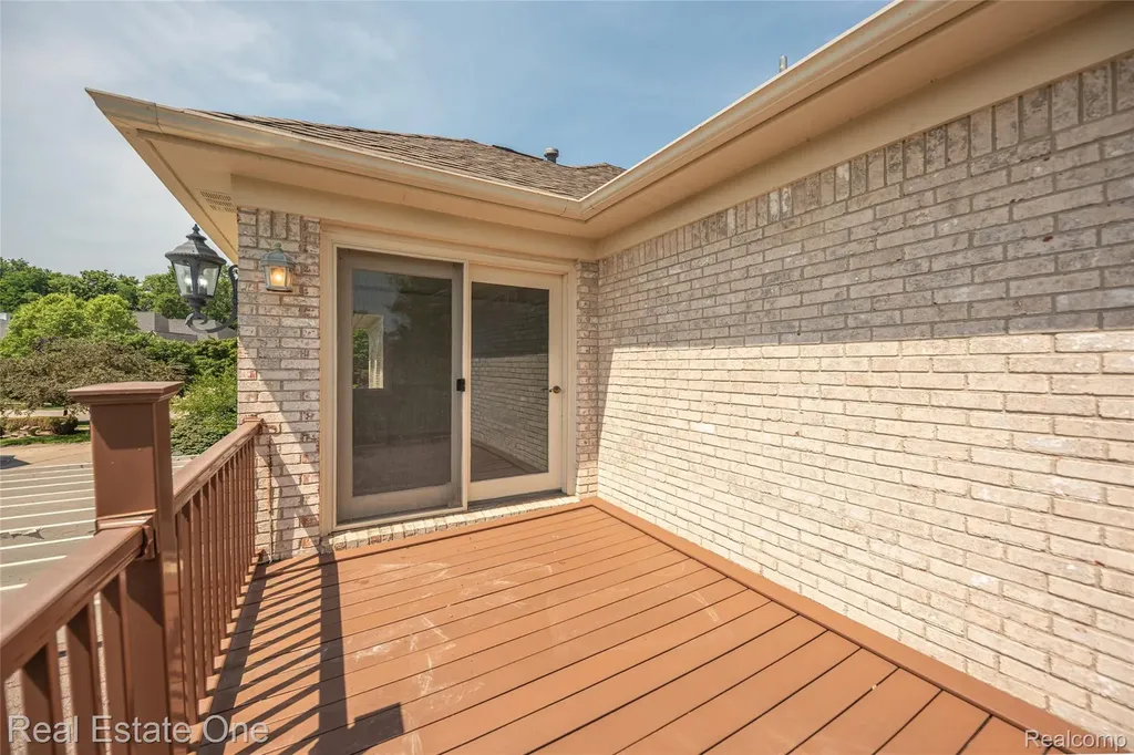 18218 Clairmont Circle E Northville Township MI 48168