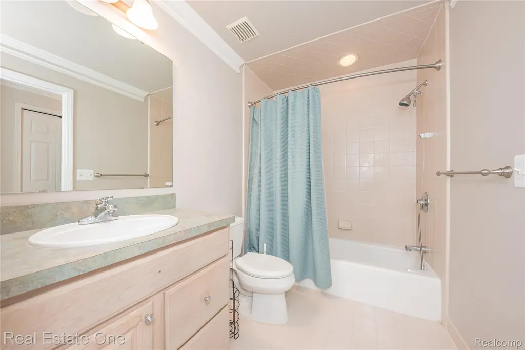 18218 Clairmont Circle E Northville Township MI 48168