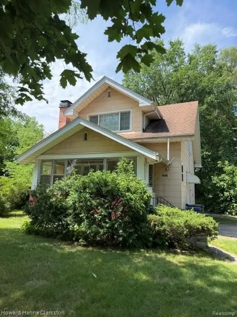 2001 Cartier Street Flint City MI 48504
