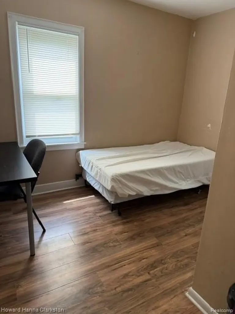 2001 Cartier Street Flint City MI 48504