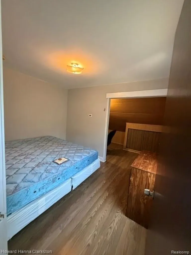 2001 Cartier Street Flint City MI 48504