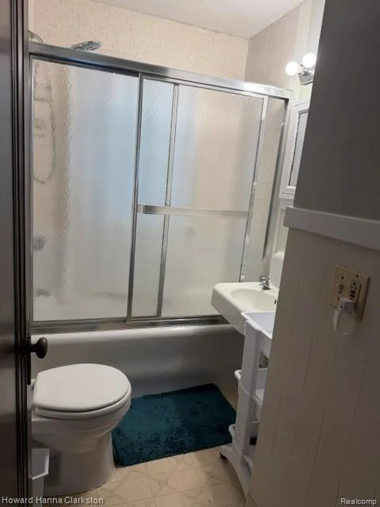 2001 Cartier Street Flint City MI 48504