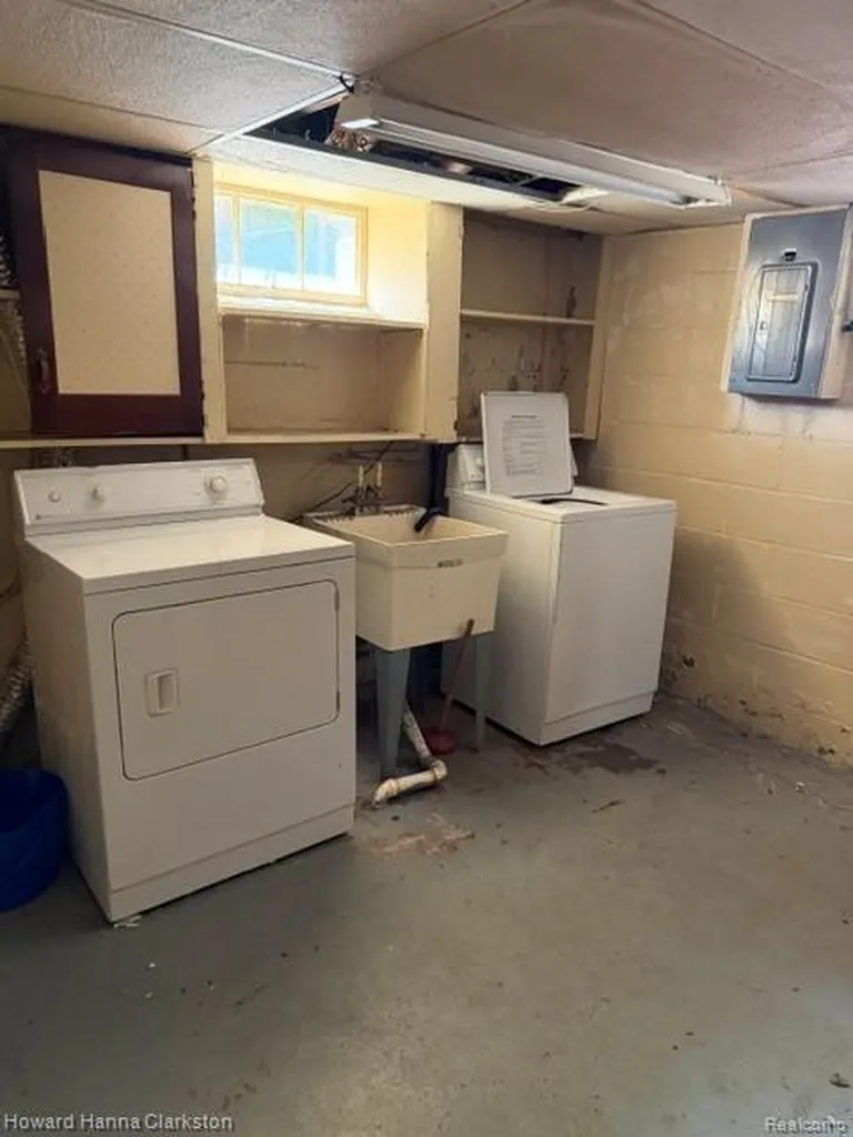 2001 Cartier Street Flint City MI 48504