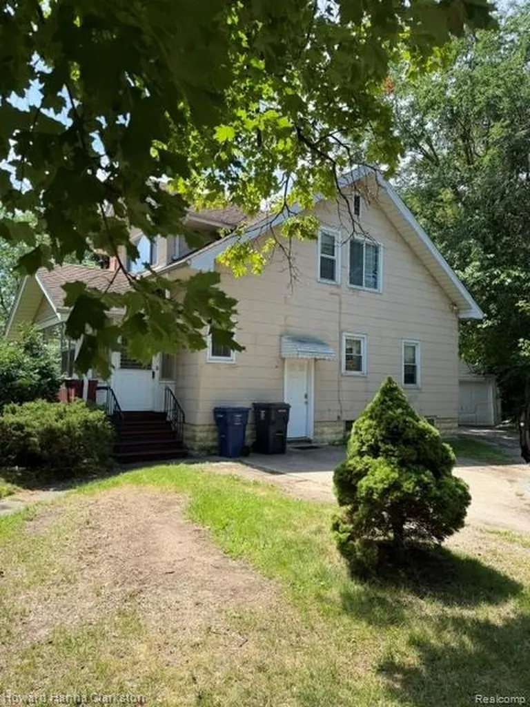 2001 Cartier Street Flint City MI 48504