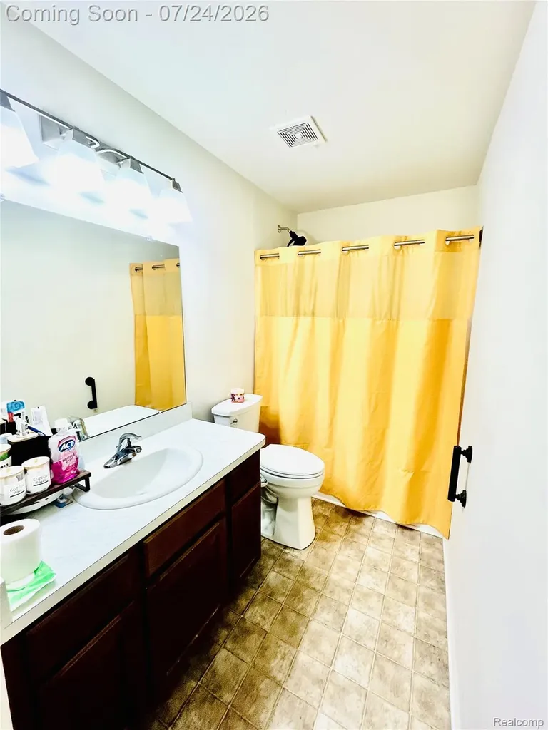 9045 Birch Pointe Drive Berlin Charter Township MI 48166