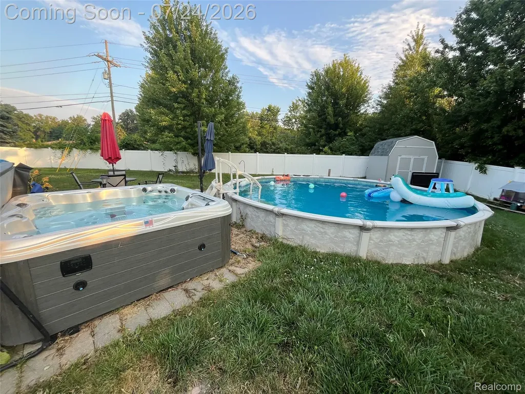 9045 Birch Pointe Drive Berlin Charter Township MI 48166