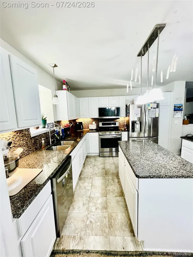 9045 Birch Pointe Drive Berlin Charter Township MI 48166