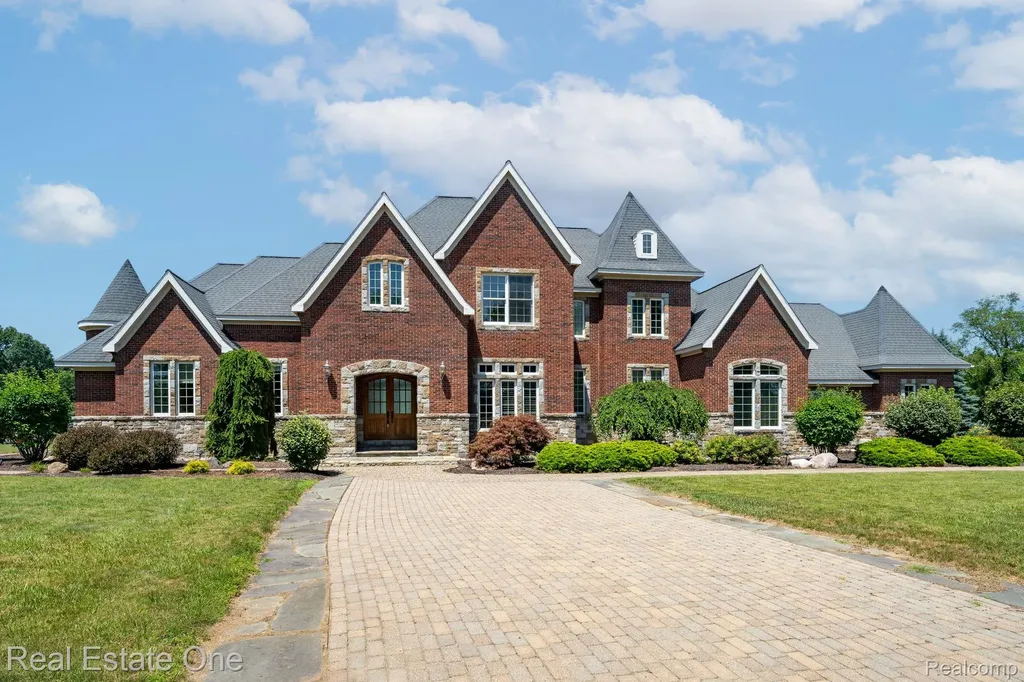 740 Greystone Drive Lyndon Township MI 48118