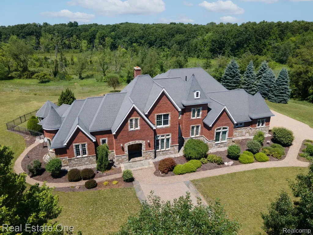 740 Greystone Drive Lyndon Township MI 48118
