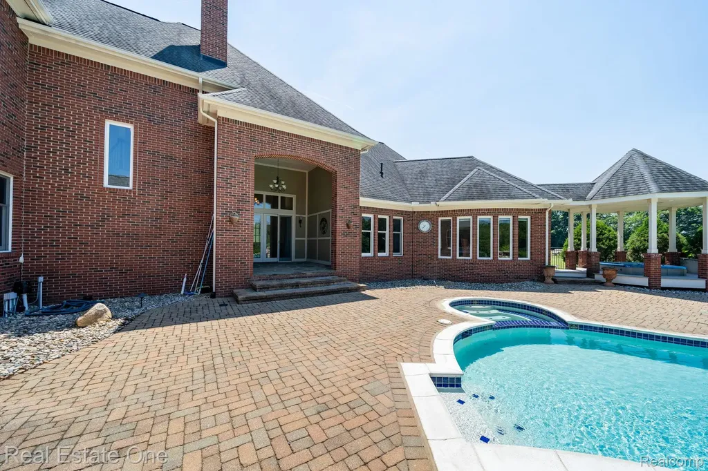 740 Greystone Drive Lyndon Township MI 48118