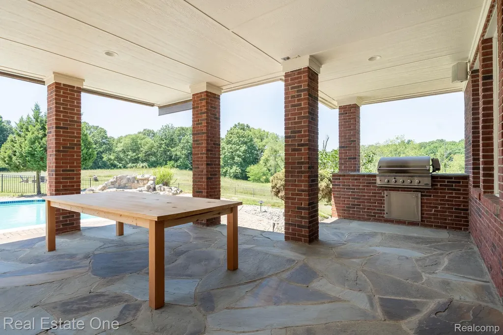 740 Greystone Drive Lyndon Township MI 48118