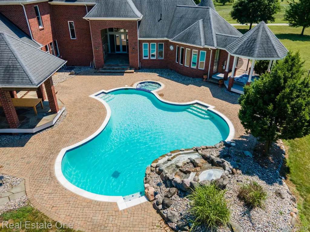 740 Greystone Drive Lyndon Township MI 48118