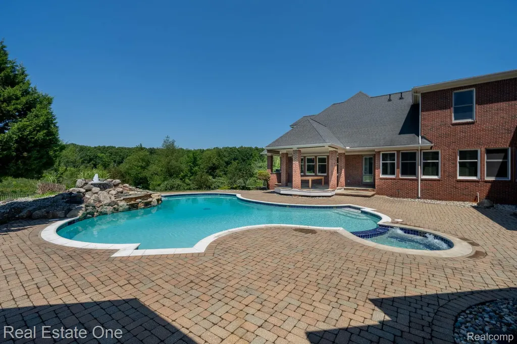 740 Greystone Drive Lyndon Township MI 48118