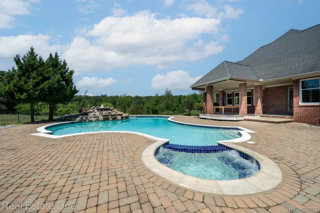 740 Greystone Drive Lyndon Township MI 48118