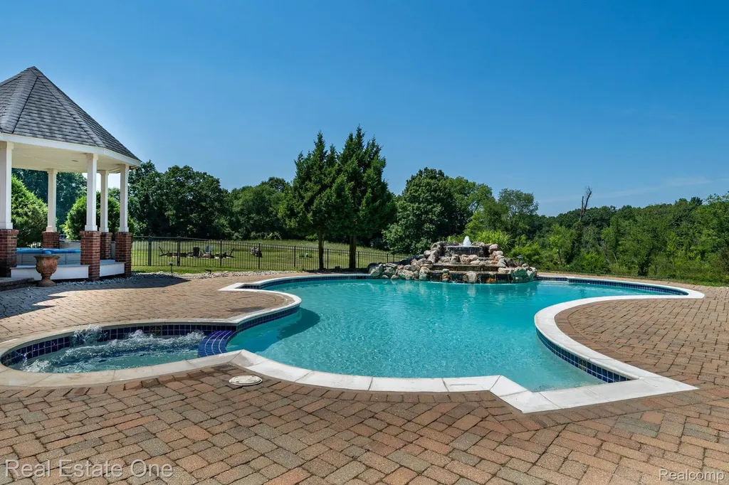 740 Greystone Drive Lyndon Township MI 48118