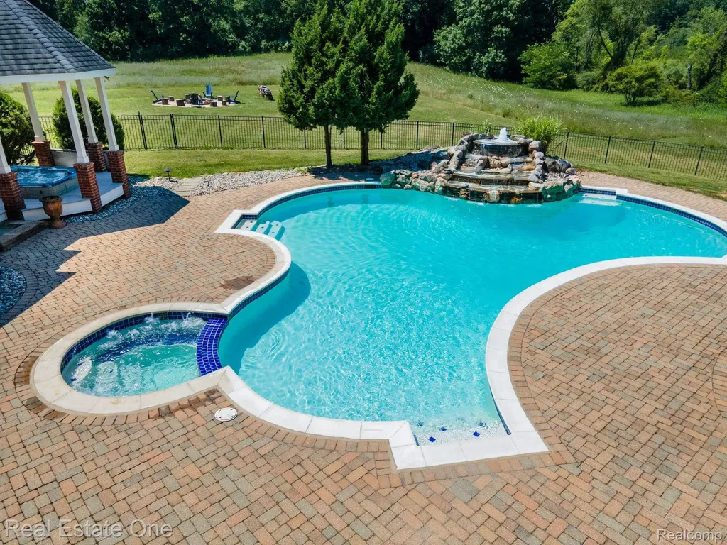 740 Greystone Drive Lyndon Township MI 48118