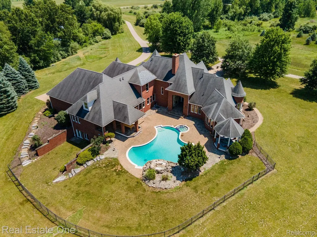 740 Greystone Drive Lyndon Township MI 48118