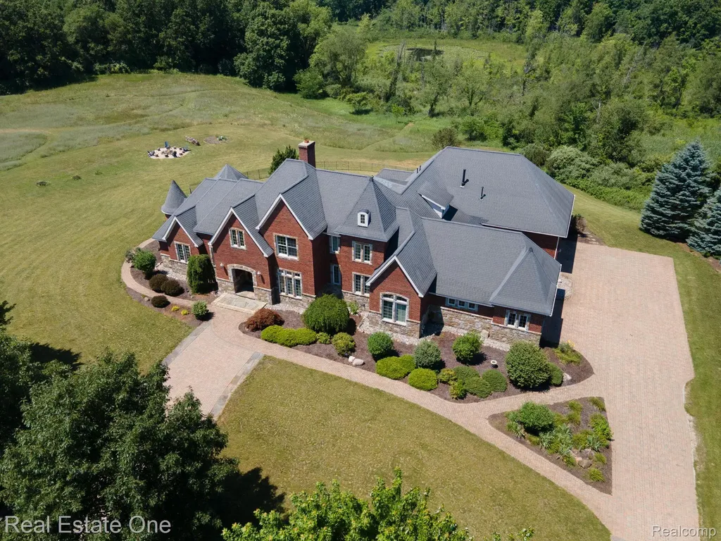 740 Greystone Drive Lyndon Township MI 48118