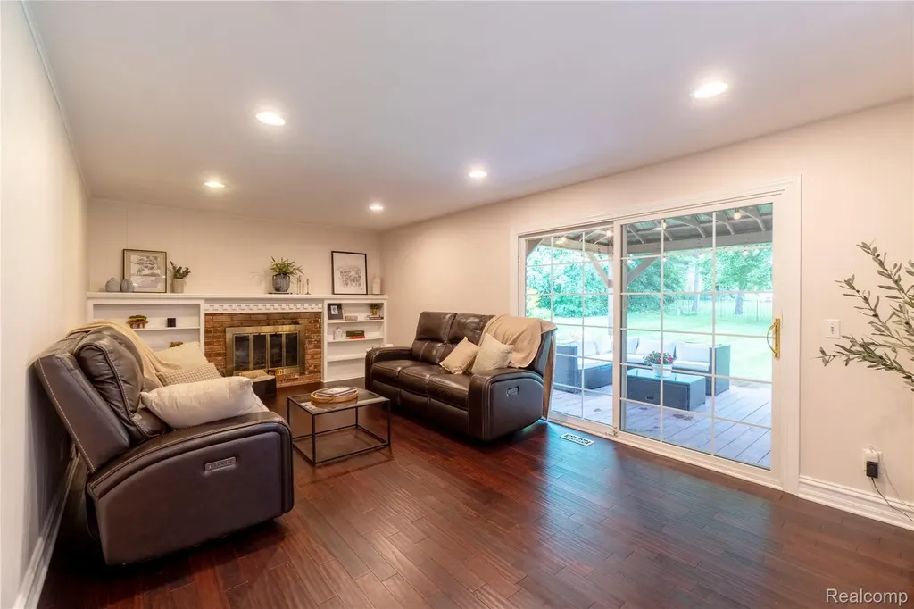 2032 Kristin Drive Troy City MI 48084