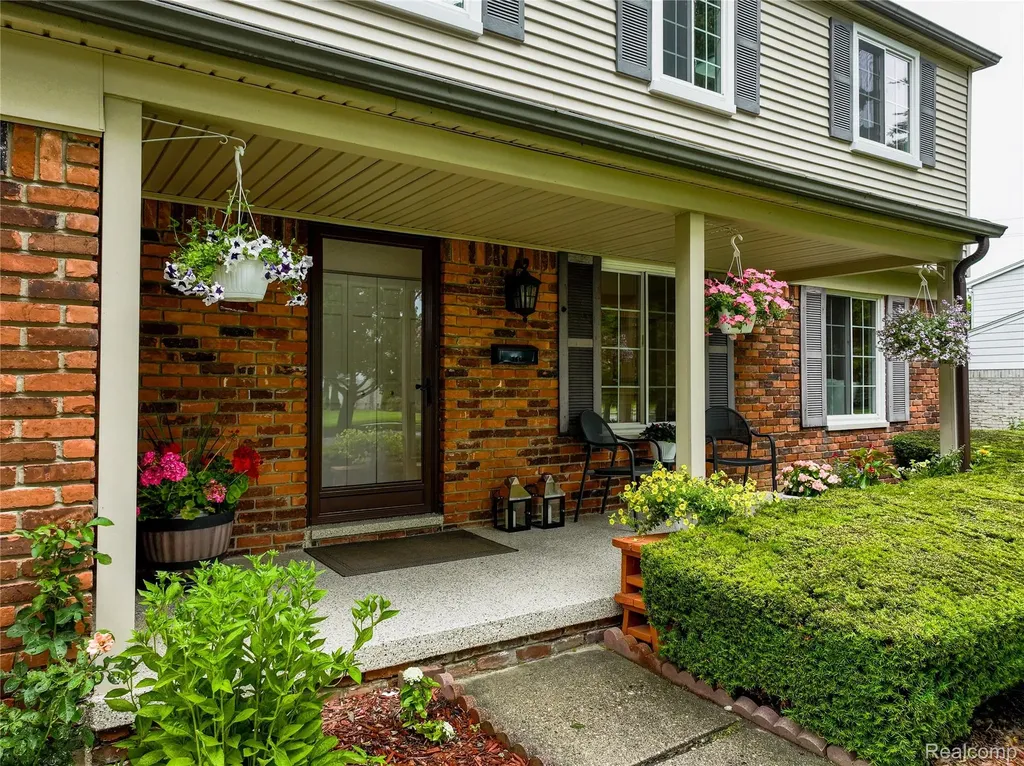 2032 Kristin Drive Troy City MI 48084